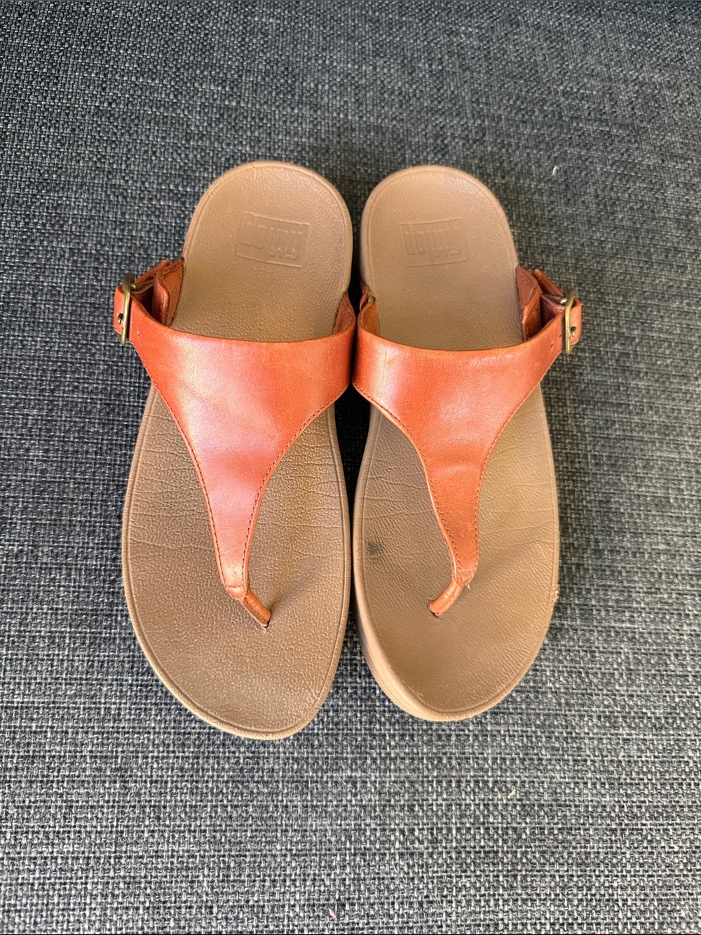 FitFlop Size 7 “Lulu” Toe Post Sandal in Cognac Brown Leather